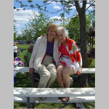 Sisters,_Sue_Hackett_and_Liz_Munro,_Family_Reunion,2006.JPG